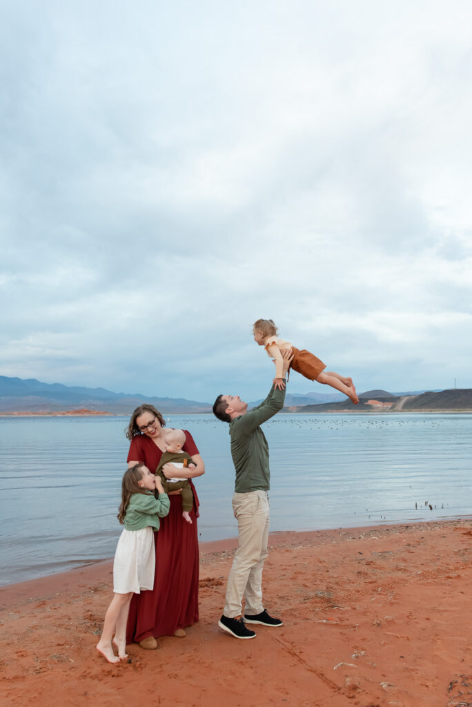 Family playing by water at Sand Hollow Stake Park
